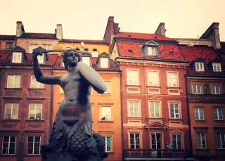 Monument mermaid in Warsaw