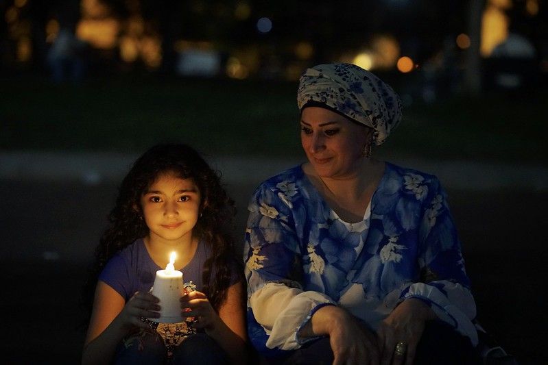 Iraqi Immigrants at the Charlottesville Candlelight Vigil Czy porozumienie między ludźmi jest w ogóle możliwe?
