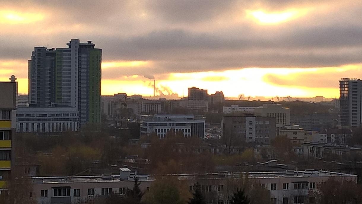 Panorama Mińska o zachodzie słońca minsk-skyline