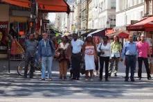 Wielokulturowść na ulicy w Paryżu 