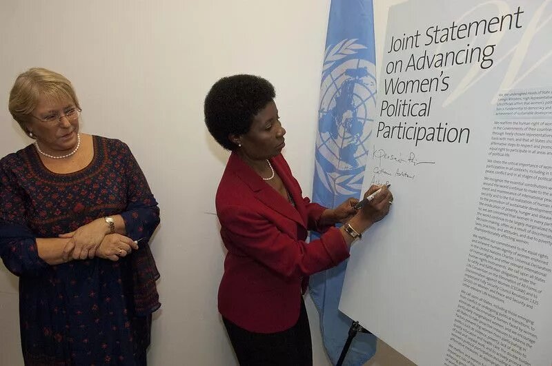 »Asha-Rose Migiro Signing a Joint Statement on Advancing Women’s Political Participation«