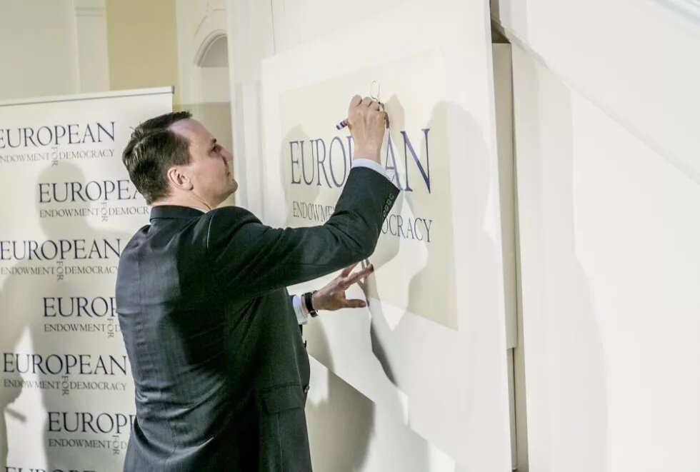 Minister Radosław Sikorski on the opening ceremony of the EED Secretariat.