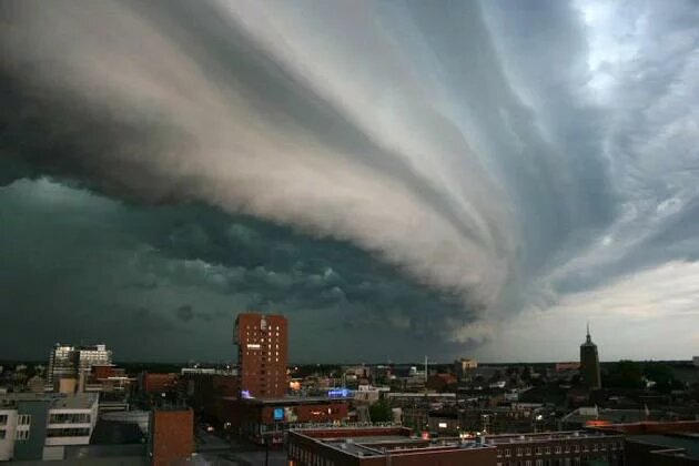 Rolling thunder cloud