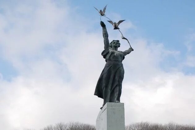 Sculpture Mir (Peace), Dnipro Metro Station, Kiev Sculpture Mir (Peace), Dnipro Metro Station, Kiev