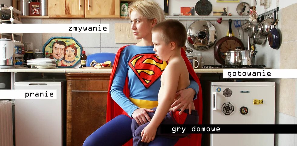 "Gry domowe", fotografia artystki Elżbiety Jabłońskiej "Gry domowe", fotografia artystki Elżbiety Jabłońskiej