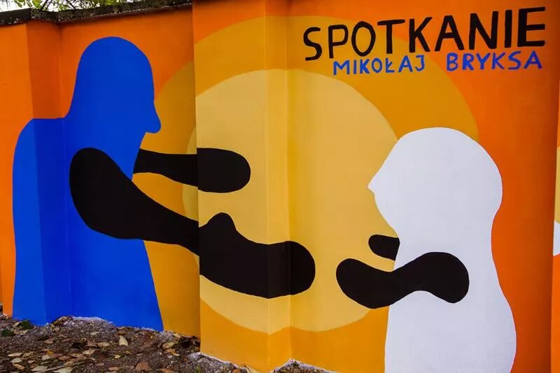 Mural w Oświęcimiu o tytule "Spotkanie"