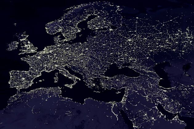 Zdjęcie satelitarne Europy w nocy